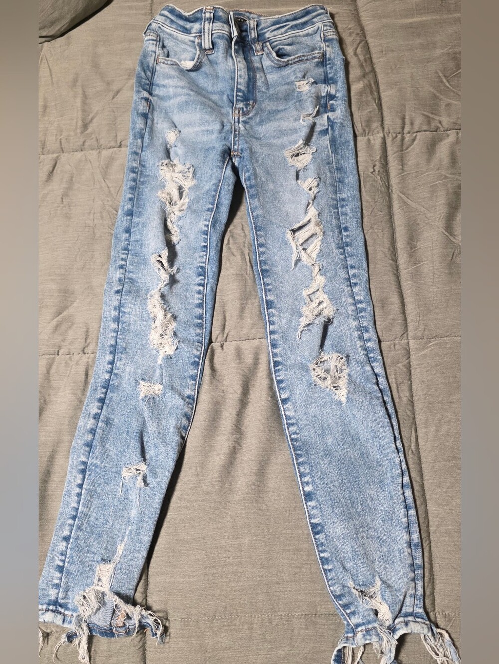 American Eagle Outfitters Light Blue Distressed Skinny Jeans